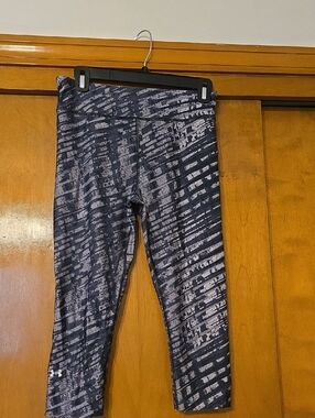 Under Armour Navy and Light Gray Patterned Capri Leggings